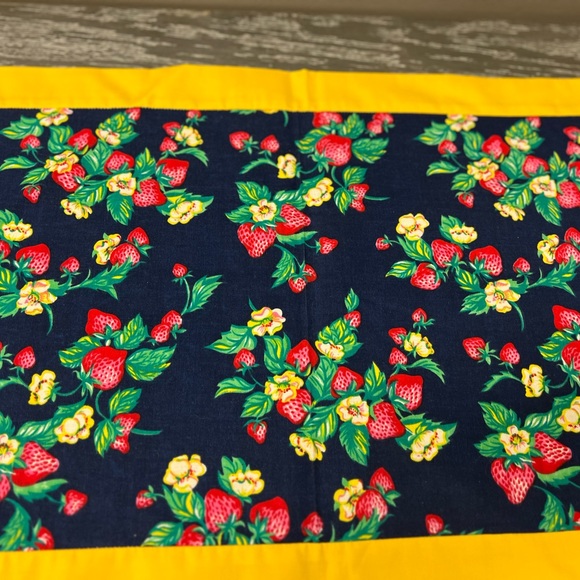 Reversible handmade table runner. - Picture 2 of 2